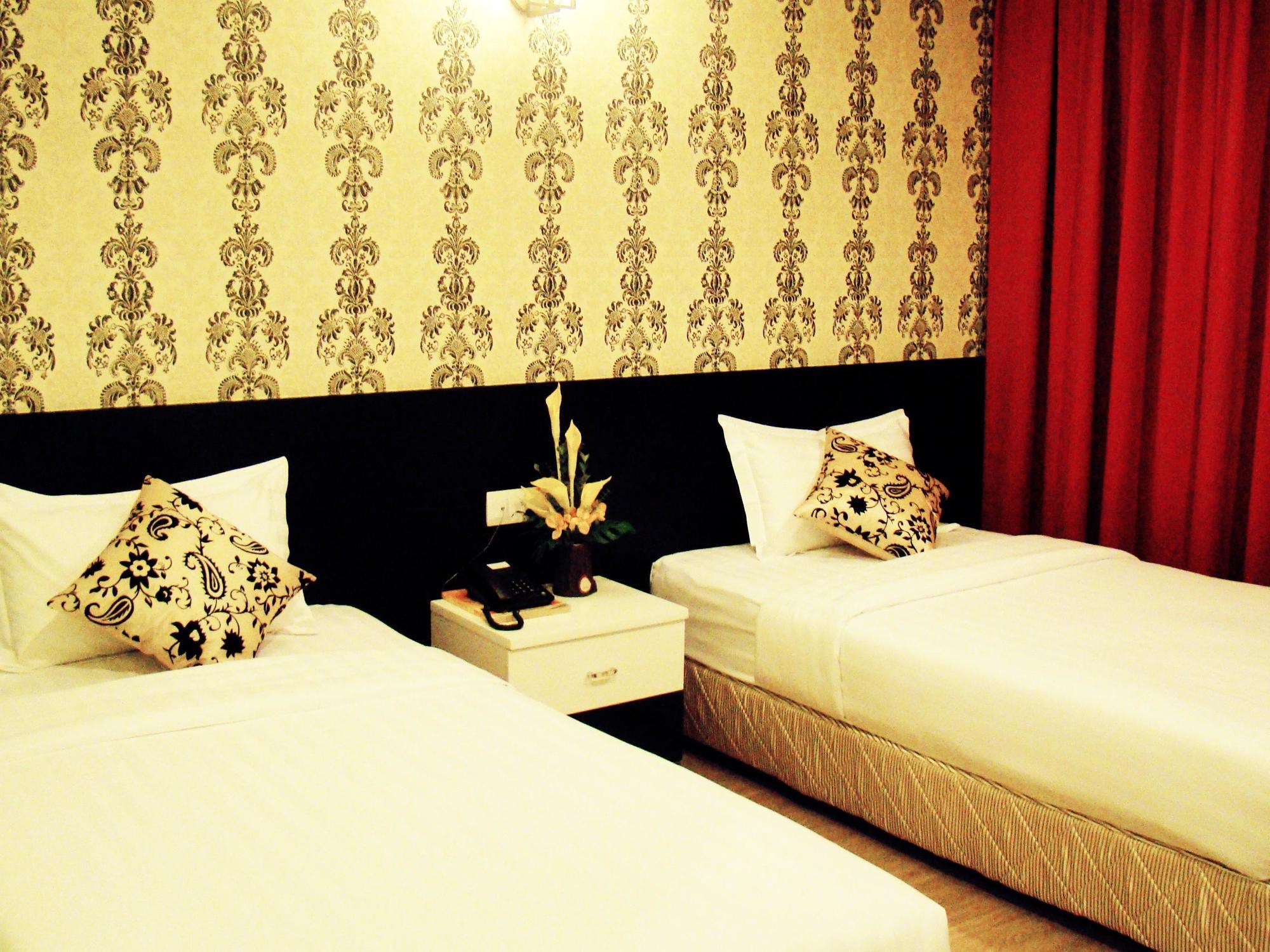 Adel Hotel Putatan Kültér fotó