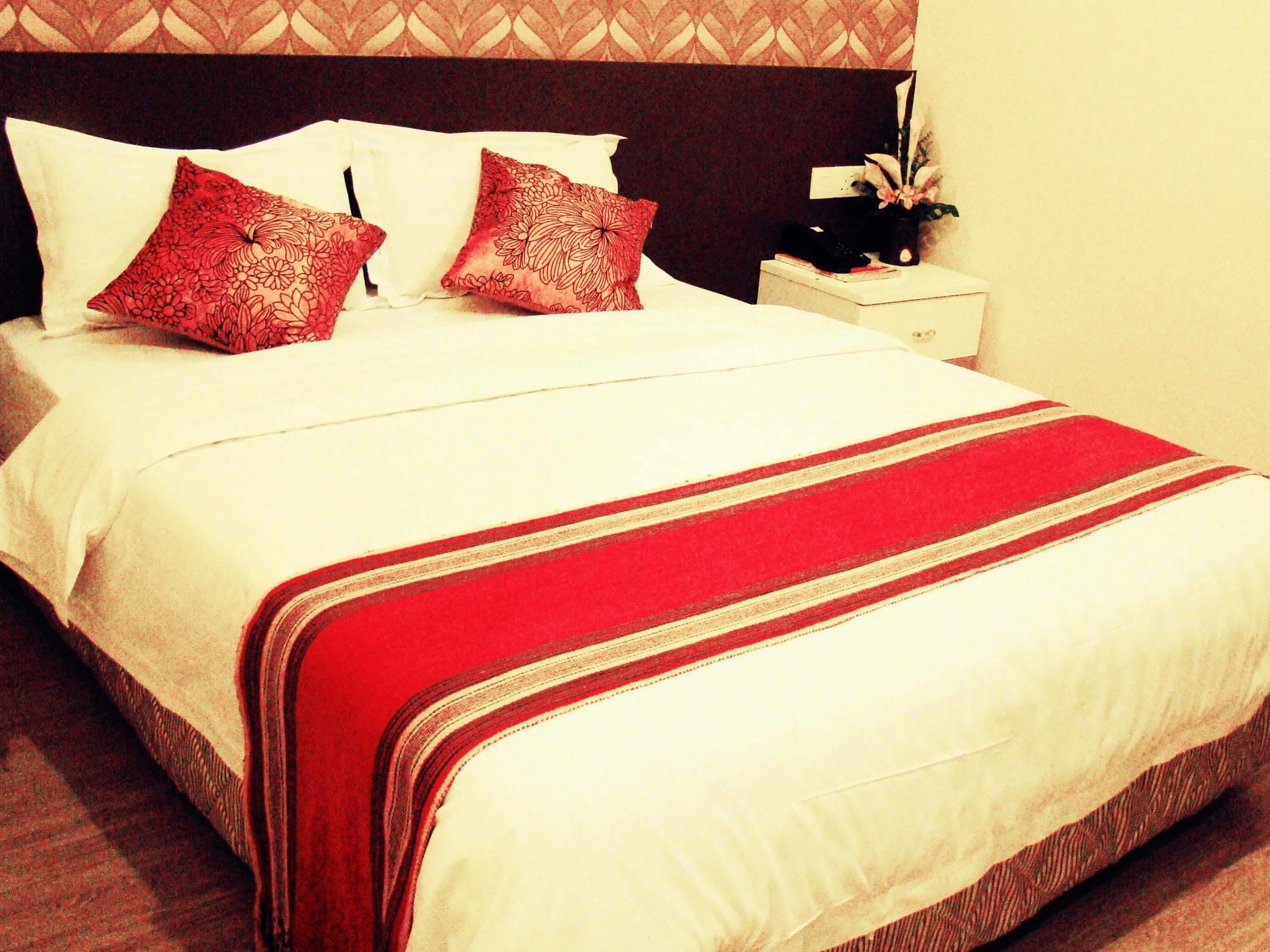Adel Hotel Putatan Kültér fotó