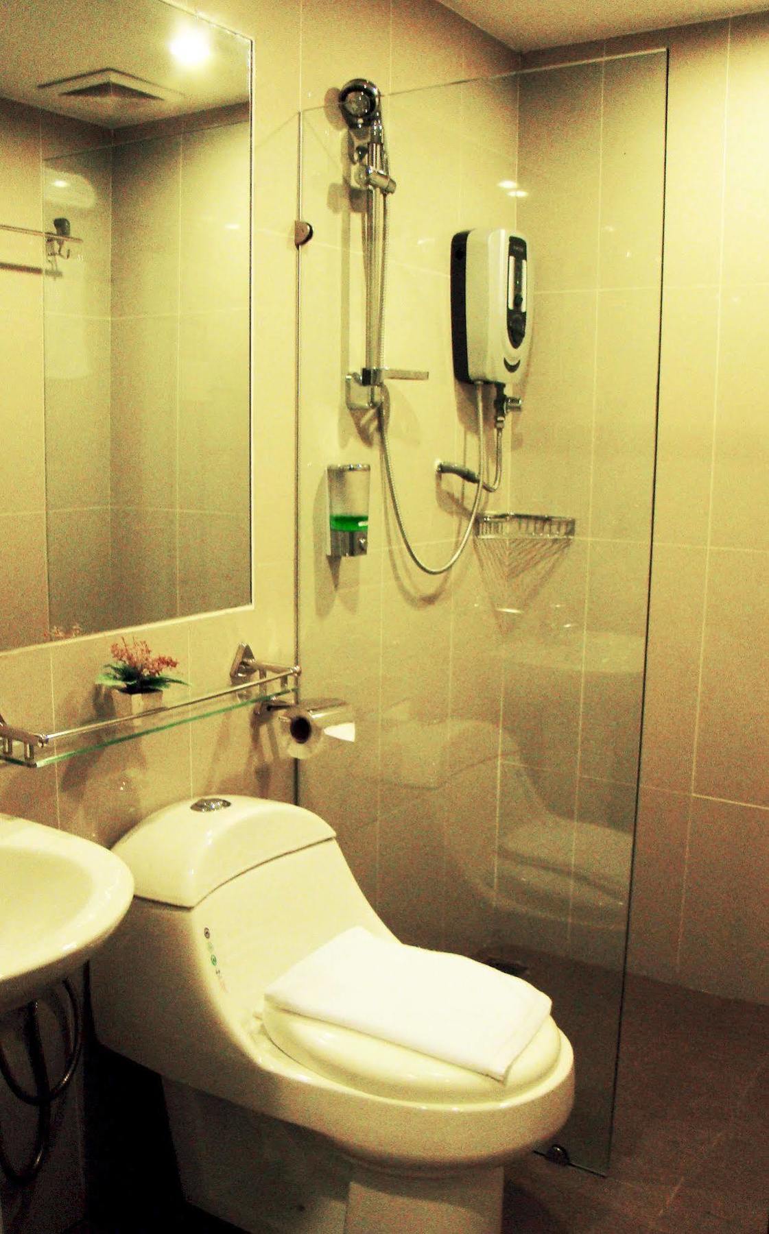 Adel Hotel Putatan Kültér fotó