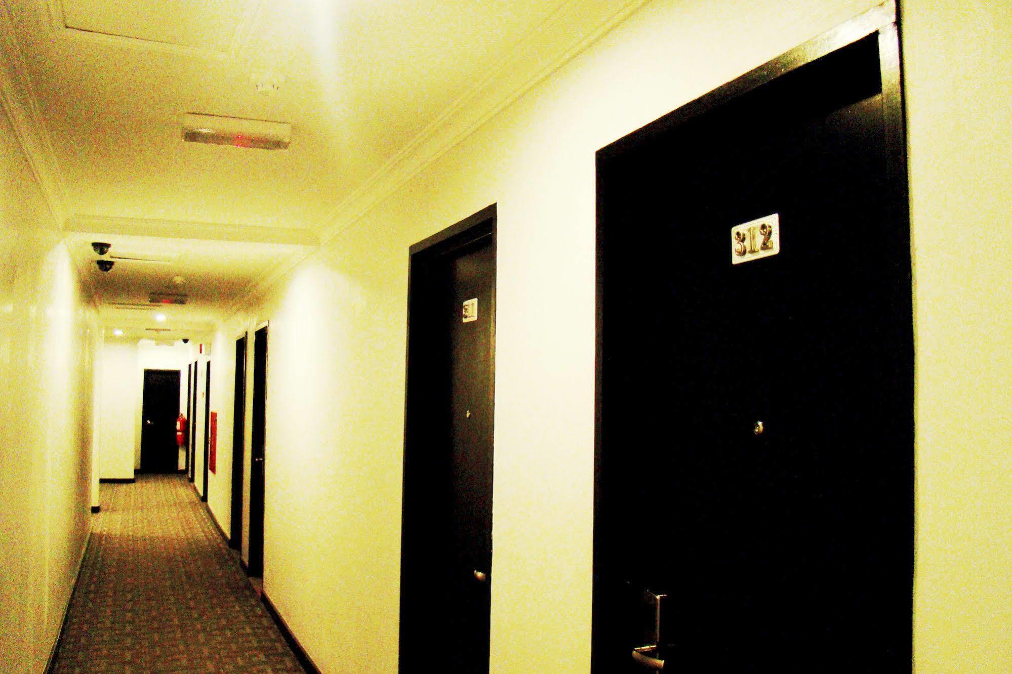 Adel Hotel Putatan Kültér fotó